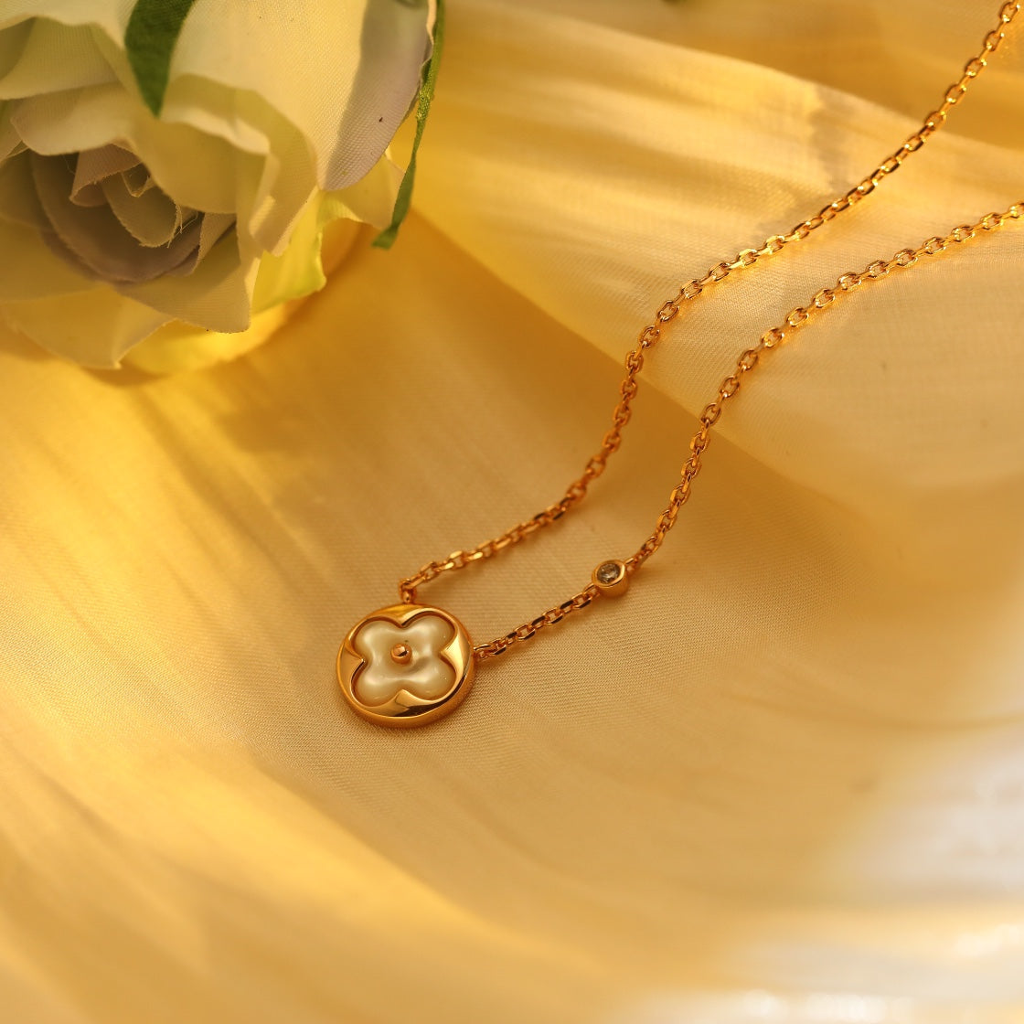 ˇGilded EraˇSUN PEDANT PINK GOLD 1 DIAMOND NECKLACE