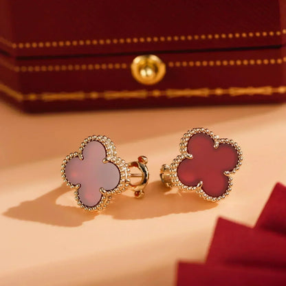 ˇGilded EraˇCLOVER MEDIUM 1 MOTIFS CARNELIAN  EARRINGS