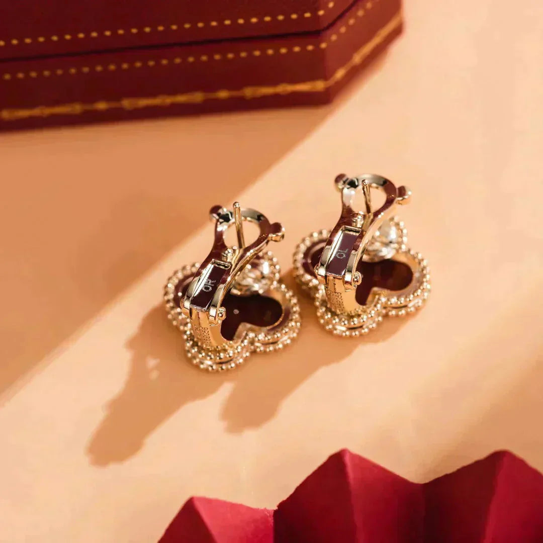 ˇGilded EraˇCLOVER MEDIUM 1 MOTIFS CARNELIAN  EARRINGS