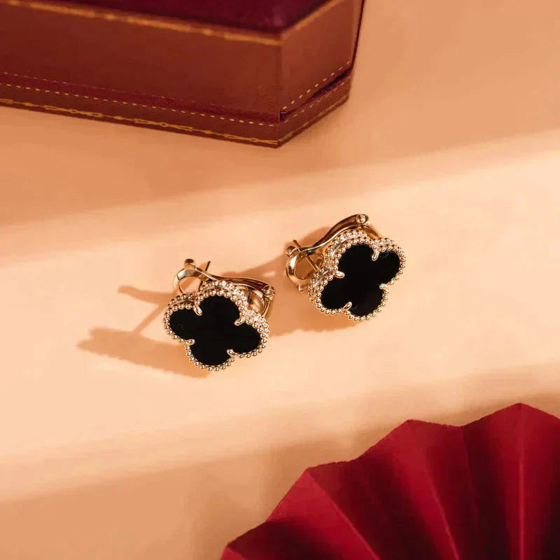 ˇGilded EraˇCLOVER MEDIUM 1 MOTIFS  ONYX STUD EARRINGS