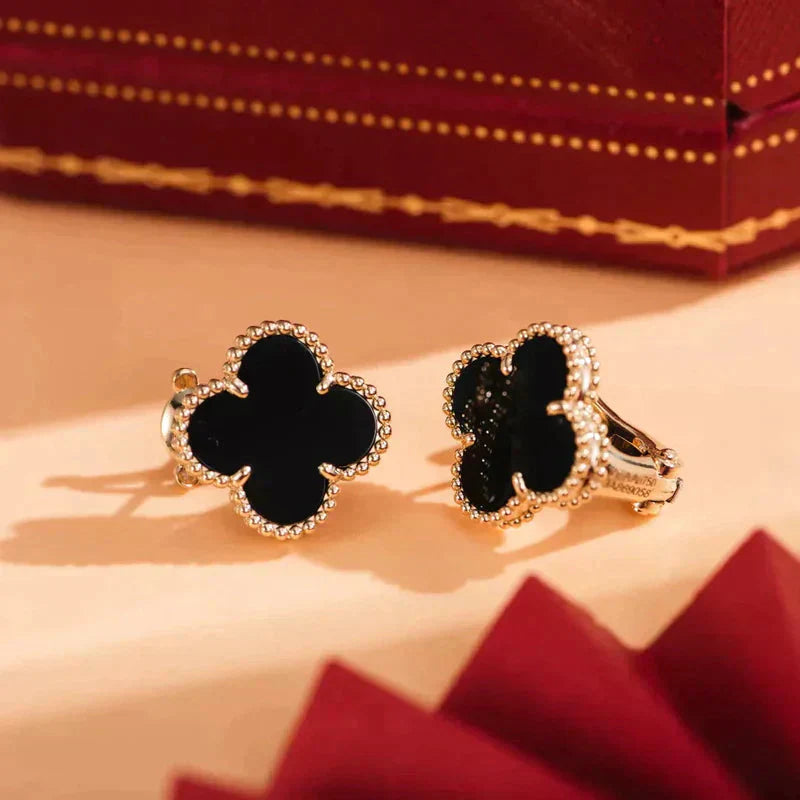 ˇGilded EraˇCLOVER MEDIUM 1 MOTIFS  ONYX STUD EARRINGS