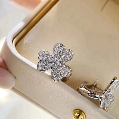 ˇGilded EraˇCLOVER COMOS DIAMOND EARRINGS SILVER