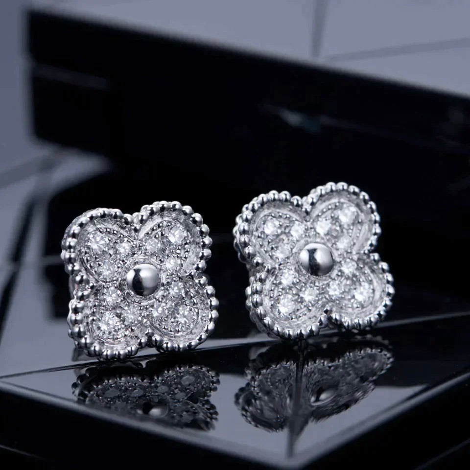 ˇGilded EraˇCLOVER 1 MOTIFS DIAMOND STUD EARRINGS SILVER