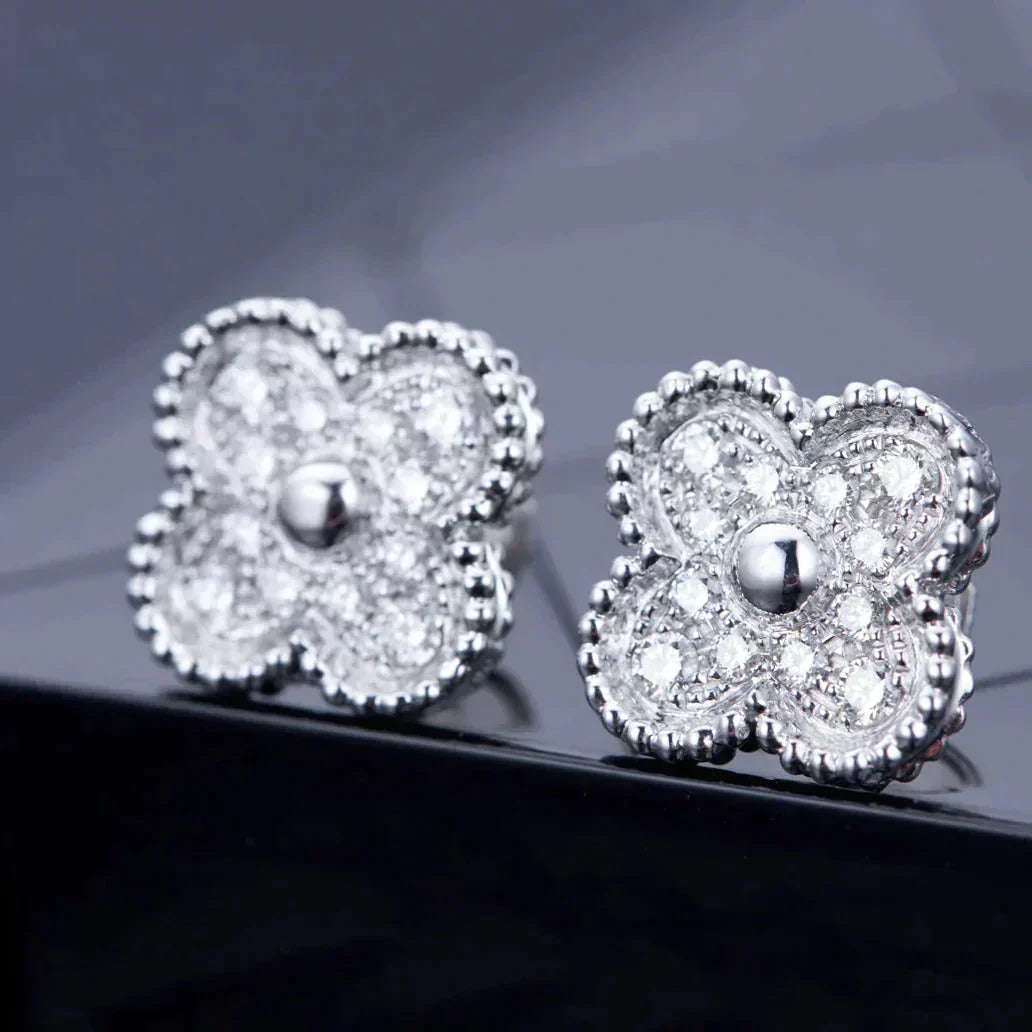ˇGilded EraˇCLOVER 1 MOTIFS DIAMOND STUD EARRINGS SILVER