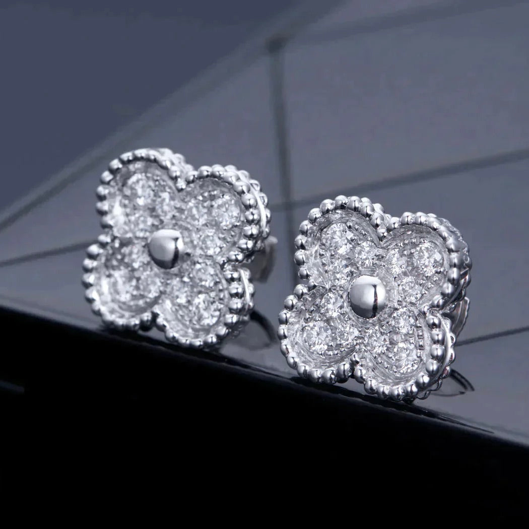 ˇGilded EraˇCLOVER 1 MOTIFS DIAMOND STUD EARRINGS SILVER