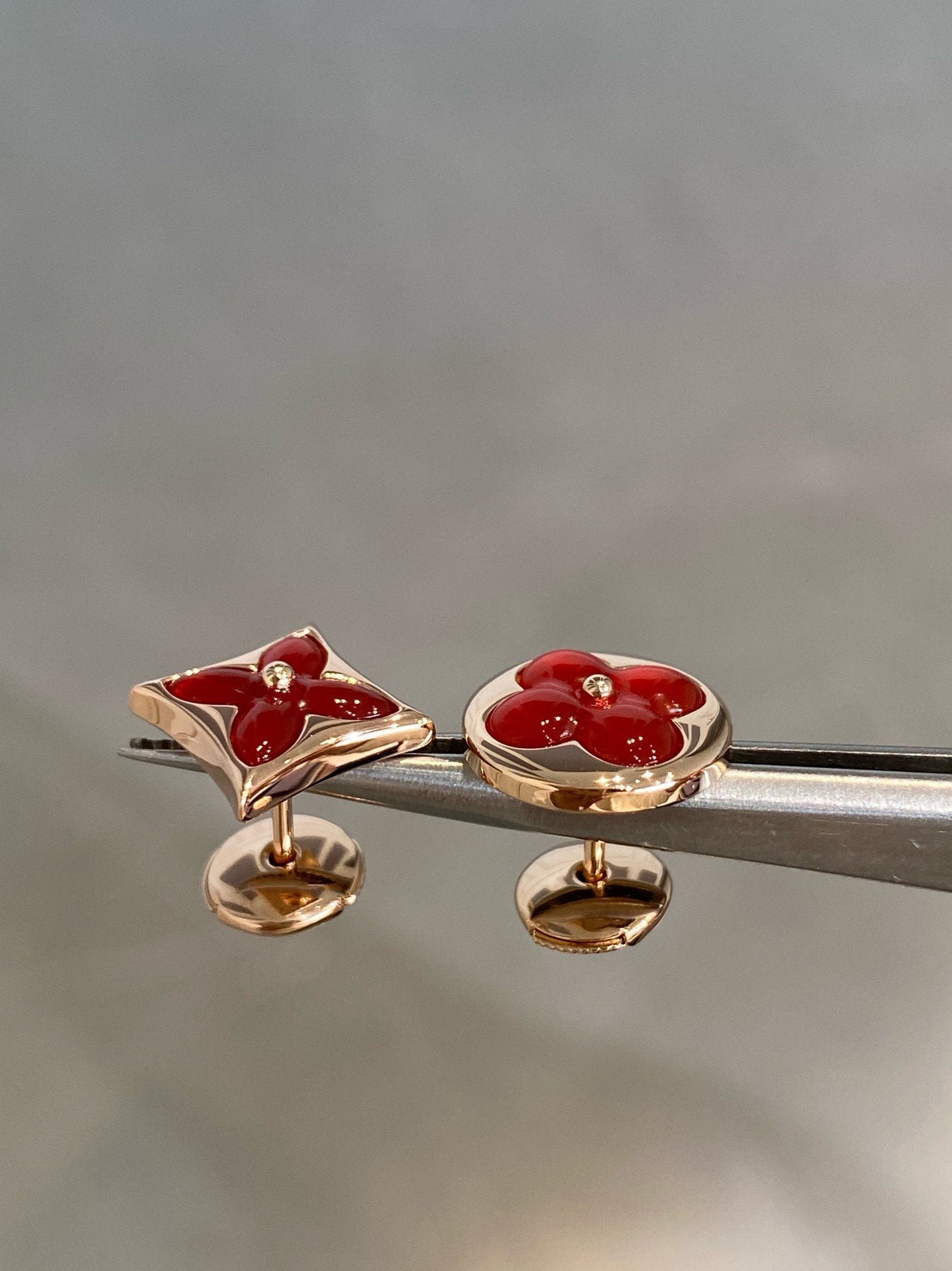 ˇGilded EraˇSTAR AND SUN PINK GOLD CARNELIAN STUD EARRINGS