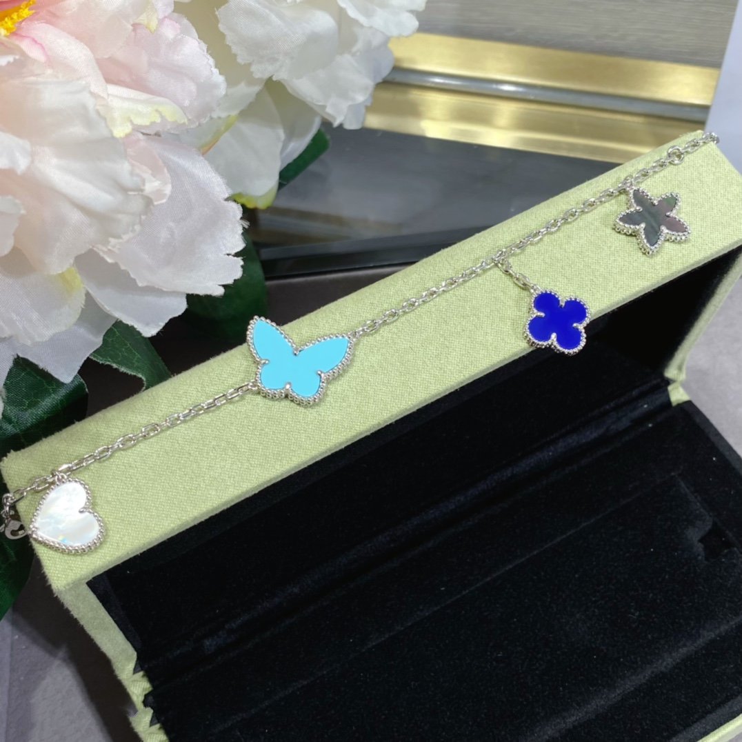ˇGilded EraˇLUCKY SPRING SILVER BRACELET 4 MOTIF