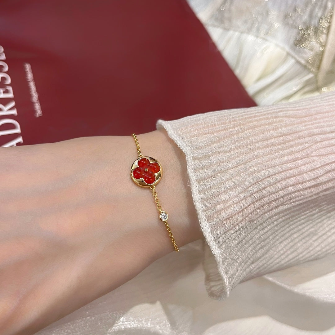 ˇGilded EraˇSUN PEDANT CARNELIAN BRACELET
