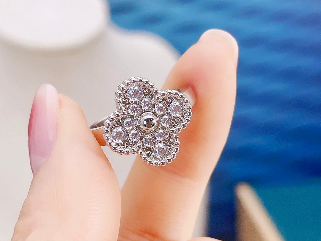 ˇGilded EraˇCLOVER DIAMOND RING