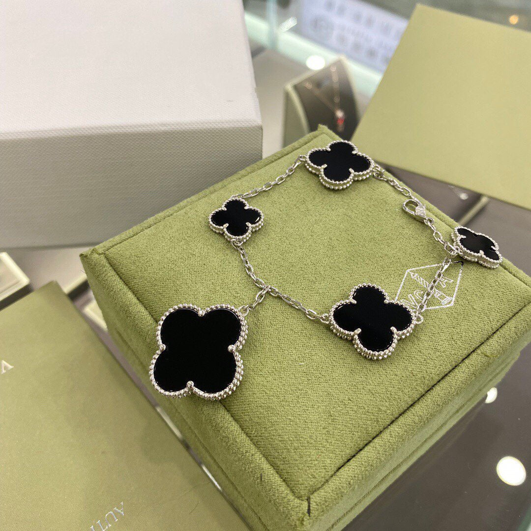 ˇGilded EraˇCLOVER 5 MOTIFS SIVLER ONYX BRACELET