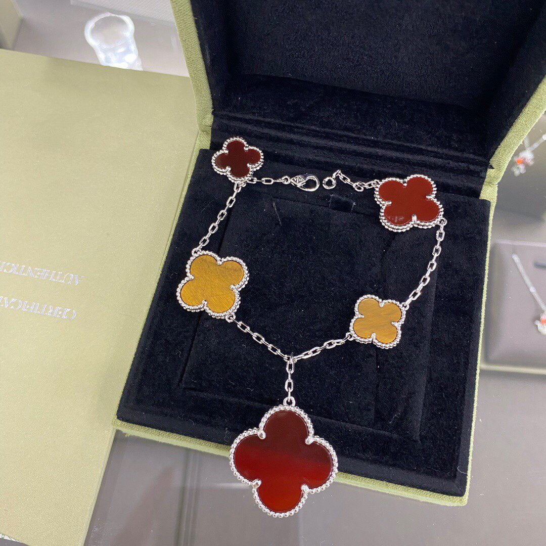 ˇGilded EraˇCLOVER 5 MOTIFS SIVLER CARNELIAN TIGER EYE BRACELET