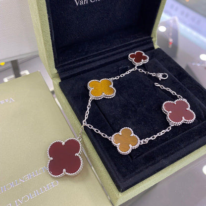 ˇGilded EraˇCLOVER 5 MOTIFS SIVLER CARNELIAN TIGER EYE BRACELET
