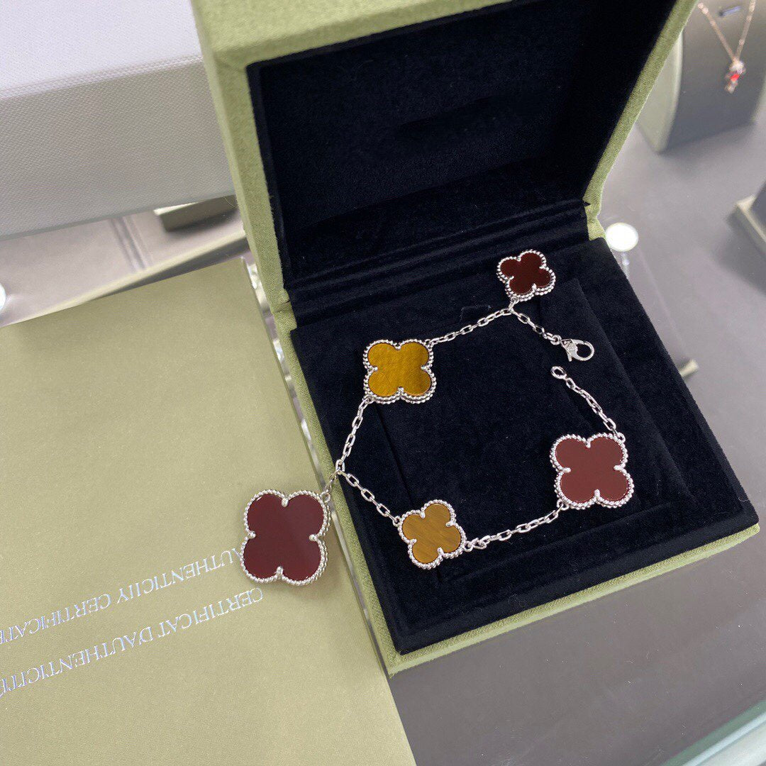 ˇGilded EraˇCLOVER 5 MOTIFS SIVLER CARNELIAN TIGER EYE BRACELET