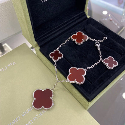 ˇGilded EraˇCLOVER 5 MOTIFS SIVLER CARNELIAN BRACELET