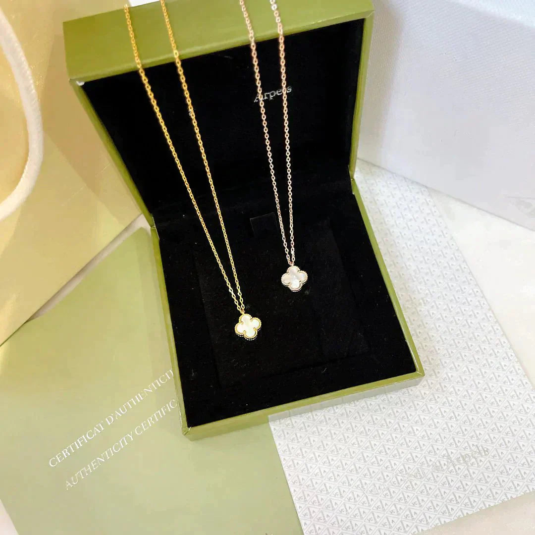 ˇGilded EraˇCLOVER MINI 9.5MM WHITE MOTHER-OF-PEARL NECKLACE