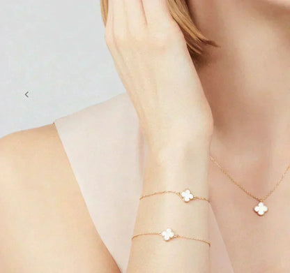 ˇGilded EraˇCLOVER MINI 9.5MM WHITE MOTHER-OF-PEARL NECKLACE