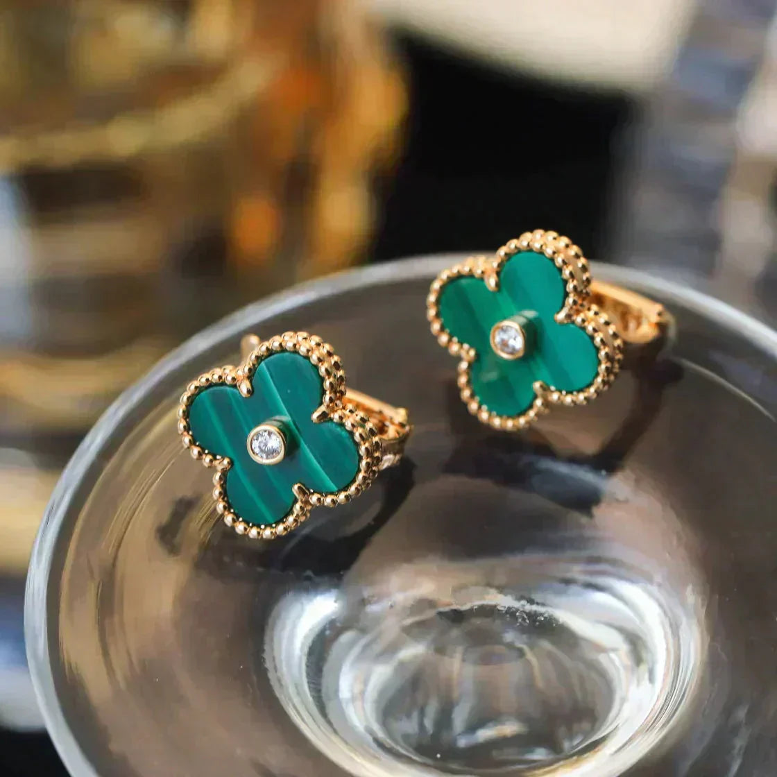 ˇGilded EraˇCLOVER MEDIUM 1 MOTIFS MALACHITE DIAMOND EARRINGS