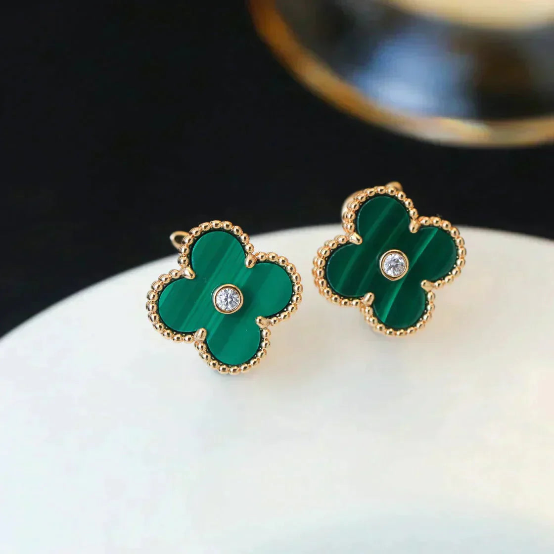 ˇGilded EraˇCLOVER MEDIUM 1 MOTIFS MALACHITE DIAMOND EARRINGS