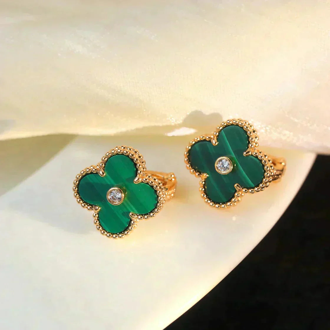 ˇGilded EraˇCLOVER MEDIUM 1 MOTIFS MALACHITE DIAMOND EARRINGS