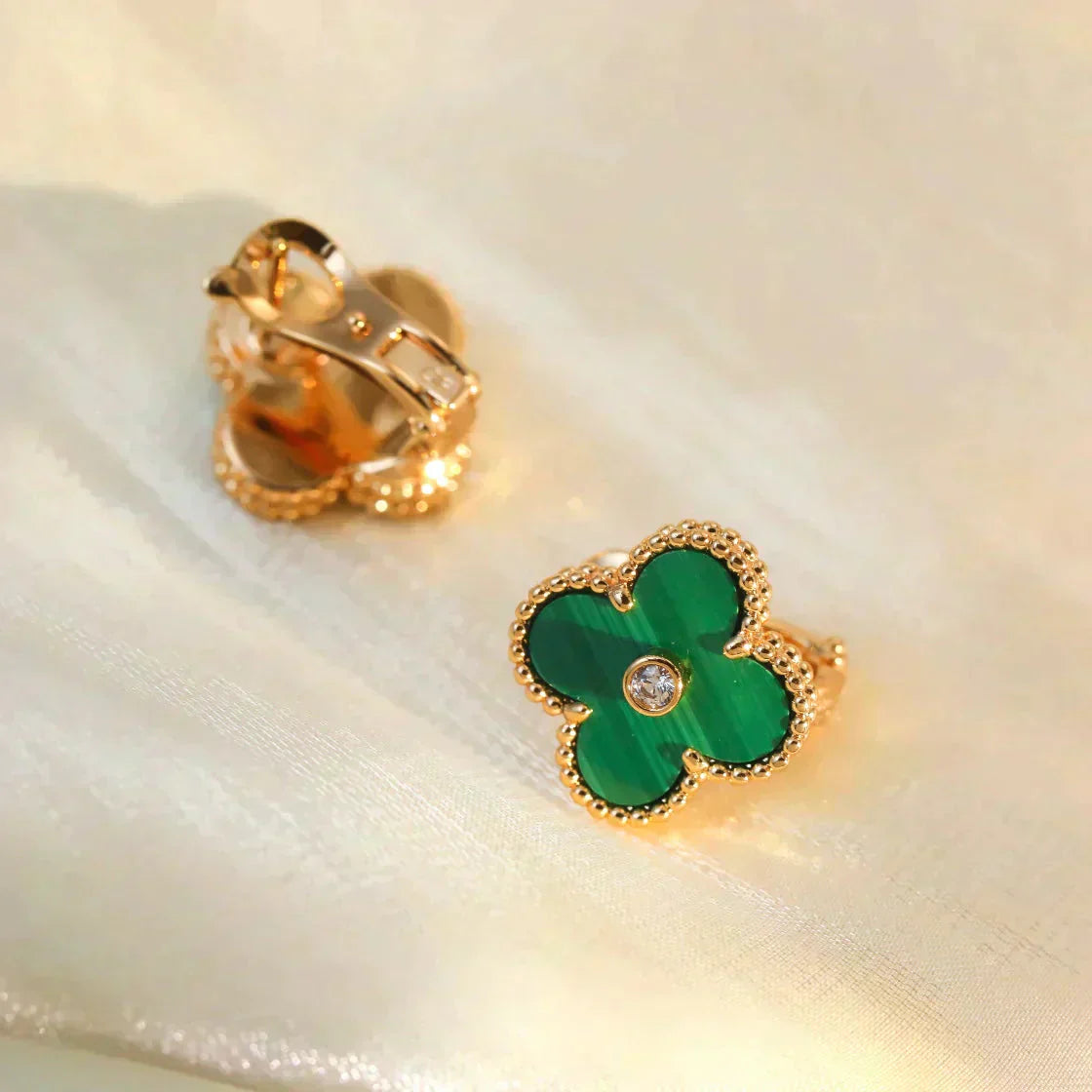 ˇGilded EraˇCLOVER MEDIUM 1 MOTIFS MALACHITE DIAMOND EARRINGS