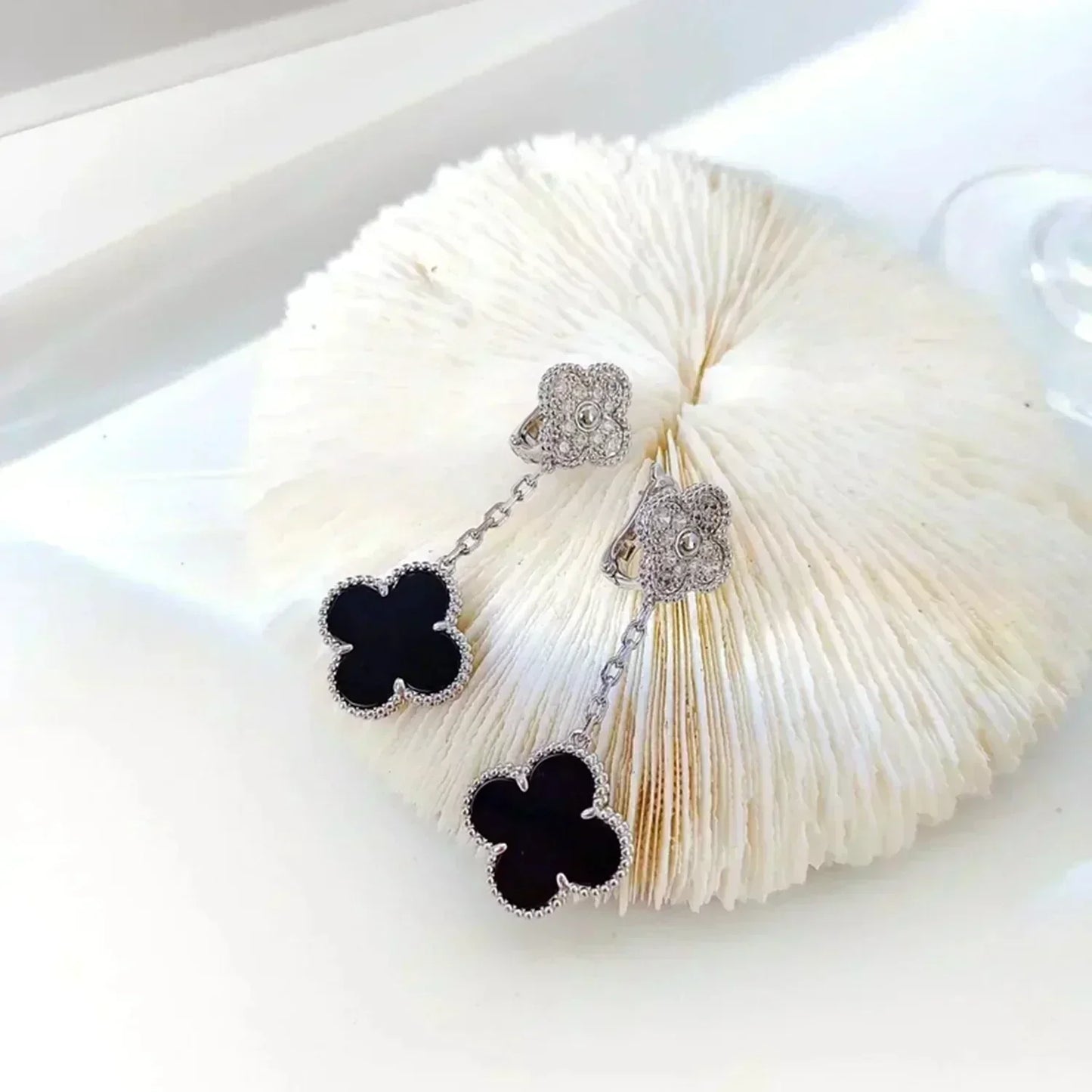 ˇGilded EraˇCLOVER 2 MOTIFS  DIAMOND ONYX EARRINGS SILVER