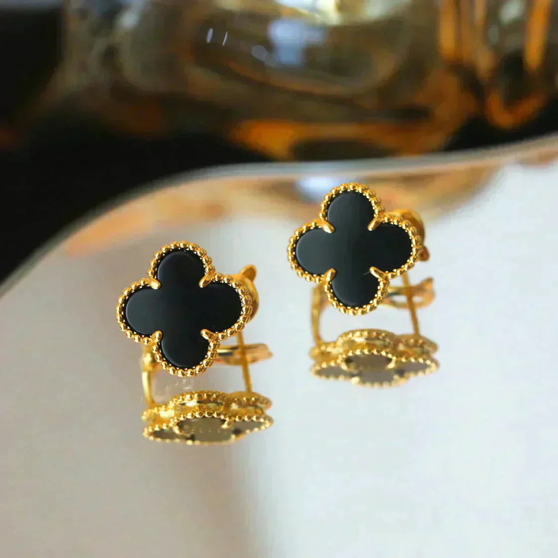 ˇGilded EraˇCLOVER MEDIUM 1 MOTIFS  ONYX STUD EARRINGS