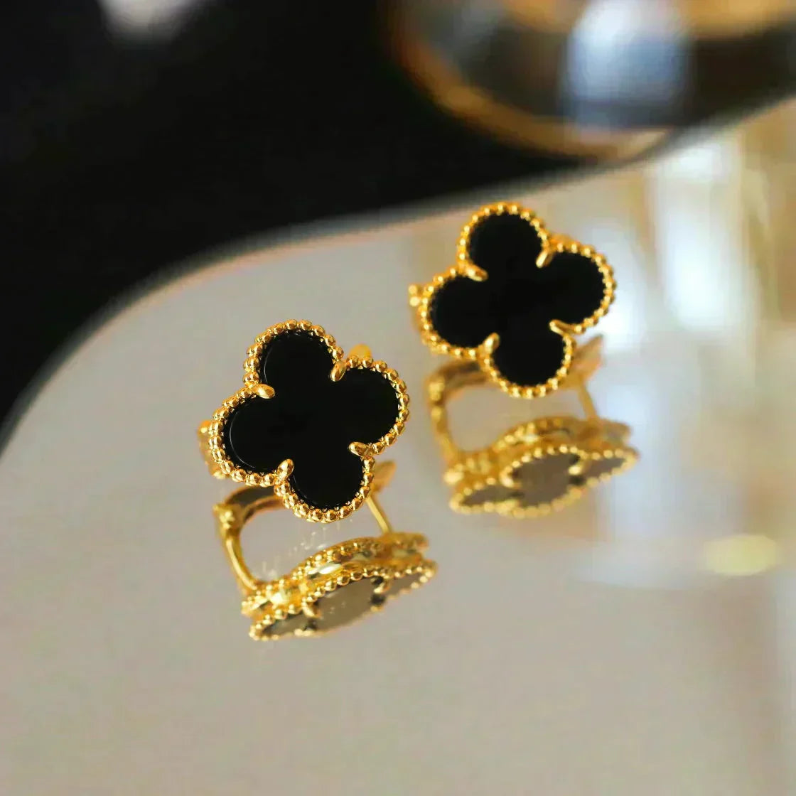 ˇGilded EraˇCLOVER MEDIUM 1 MOTIFS  ONYX STUD EARRINGS