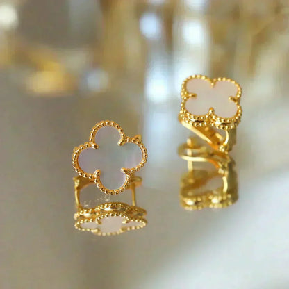 ˇGilded EraˇCLOVER MEDIUM 1 MOTIFS  WHITE MOP STUD EARRINGS