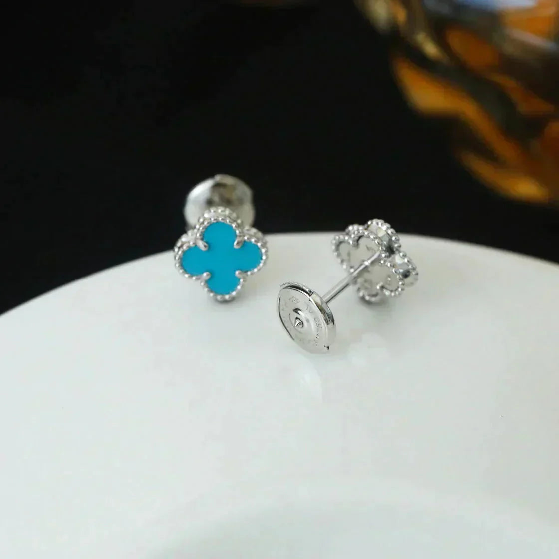 ˇGilded EraˇCLOVER MINI 9.5MM ONYX STUD EARRINGS SILVER