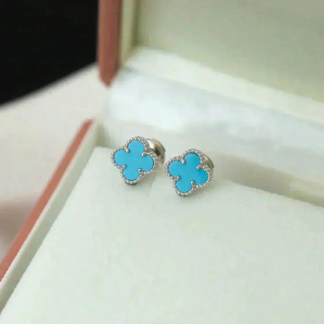 ˇGilded EraˇCLOVER MINI 9.5MM ONYX STUD EARRINGS SILVER