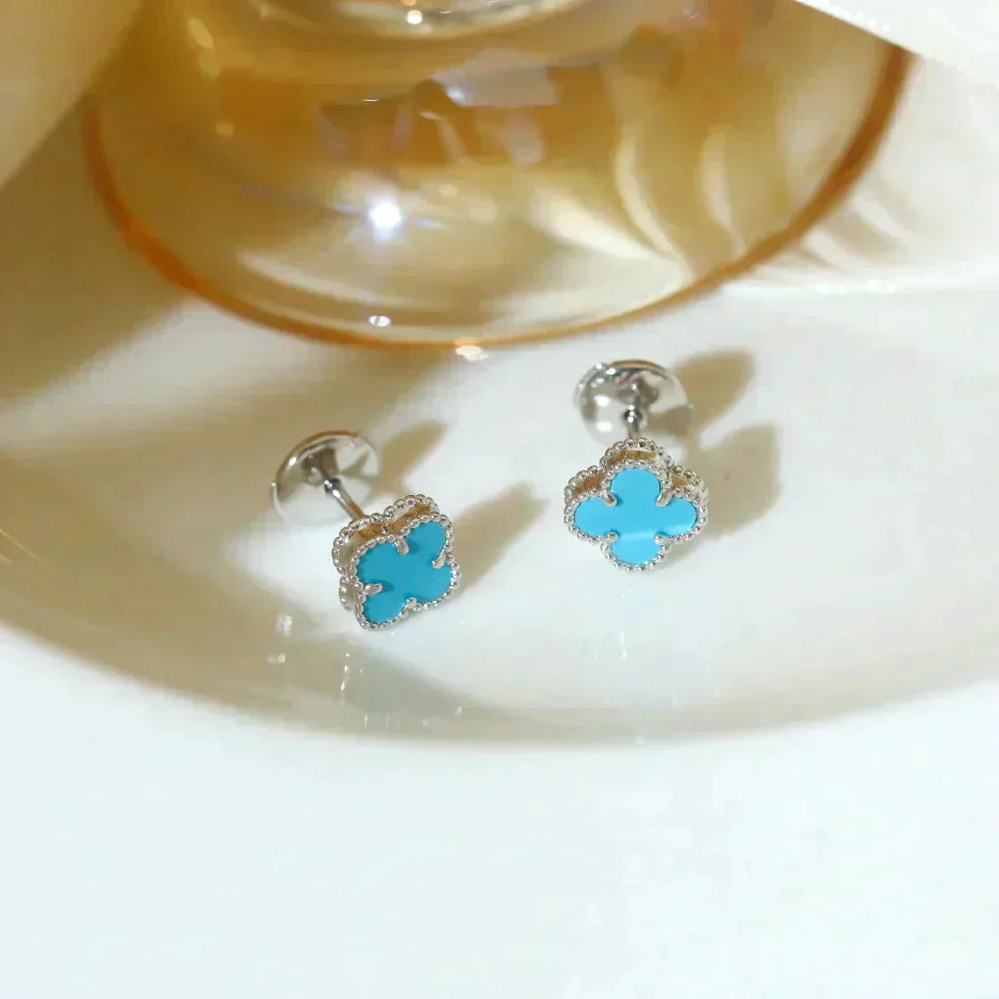 ˇGilded EraˇCLOVER MINI 9.5MM ONYX STUD EARRINGS SILVER
