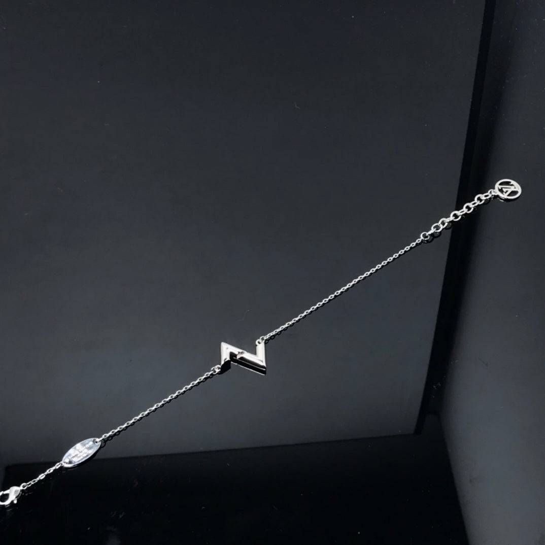 ˇGilded EraˇVOLT LV LOGO BRACELET