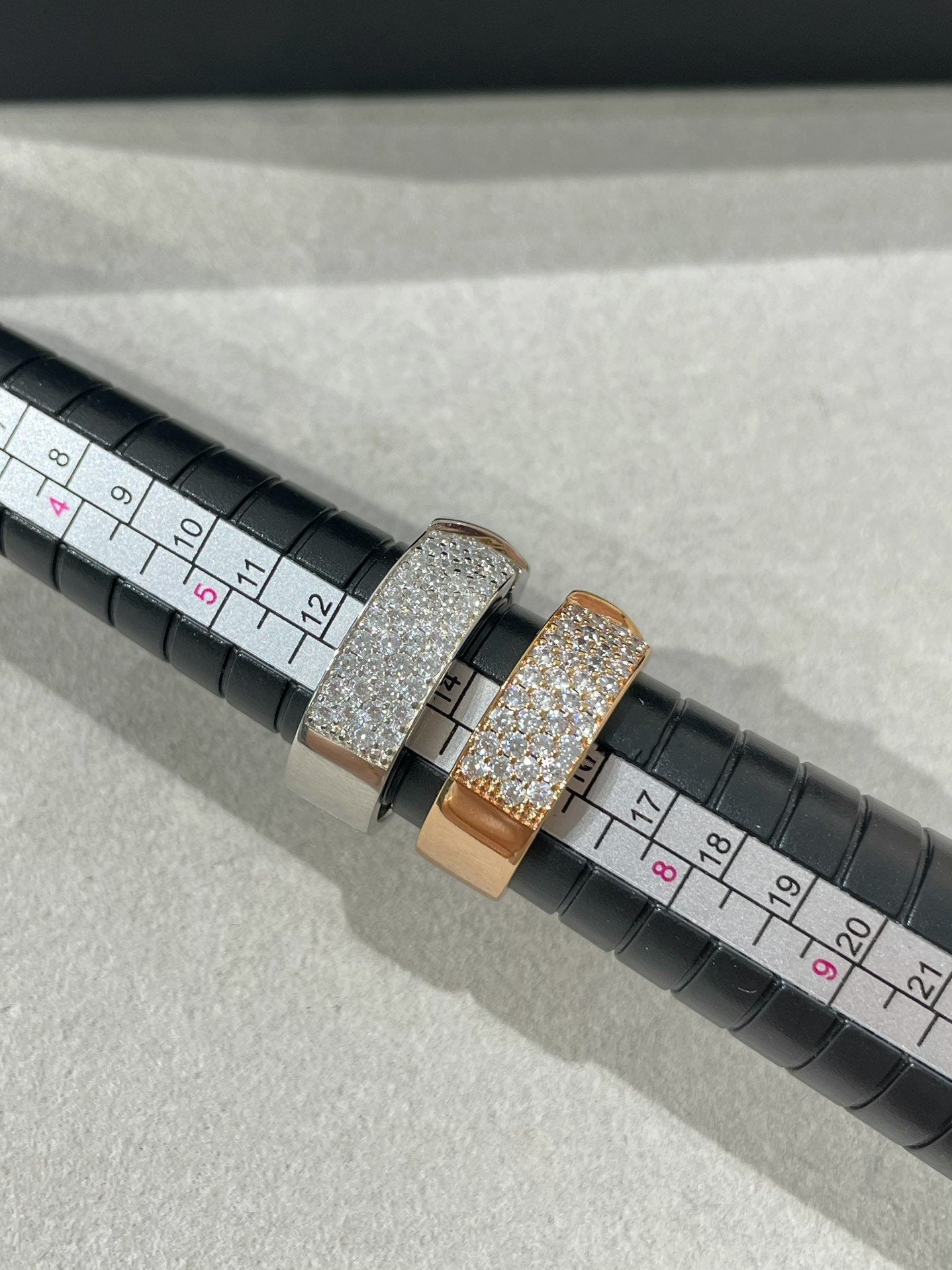 ˇGilded EraˇLIENS EVIDENCE  DIAMOND PAVED RING