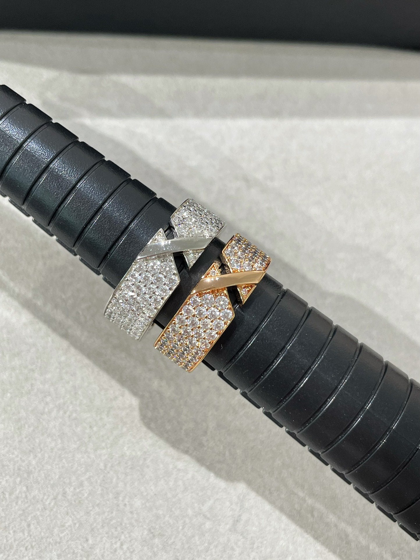 ˇGilded EraˇLIENS EVIDENCE  DIAMOND PAVED RING