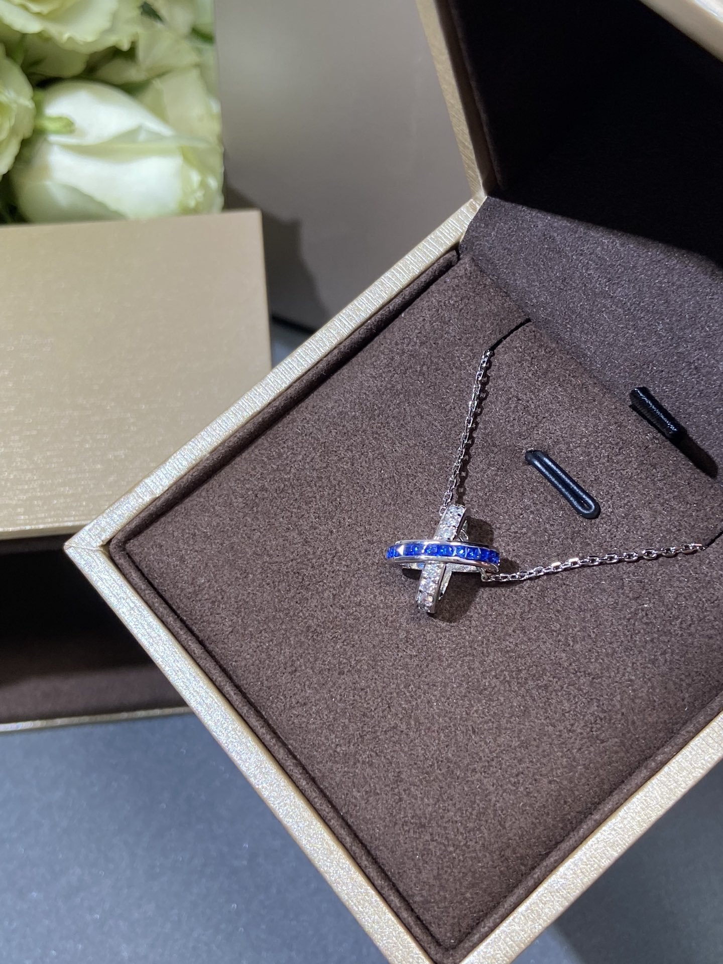 ˇGilded EraˇLIENS DIAMOND SILVER NECKLACE