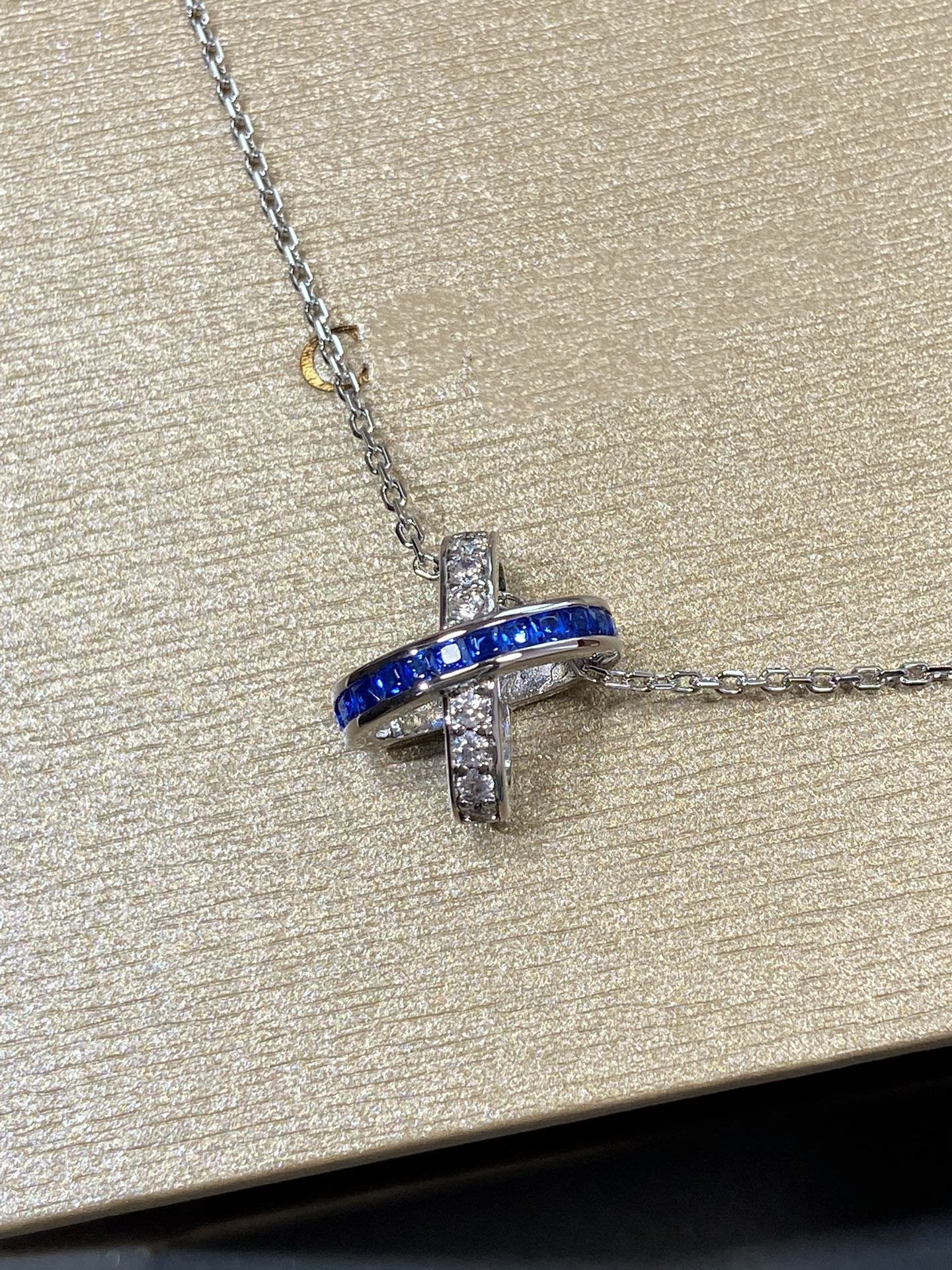 ˇGilded EraˇLIENS DIAMOND SILVER NECKLACE
