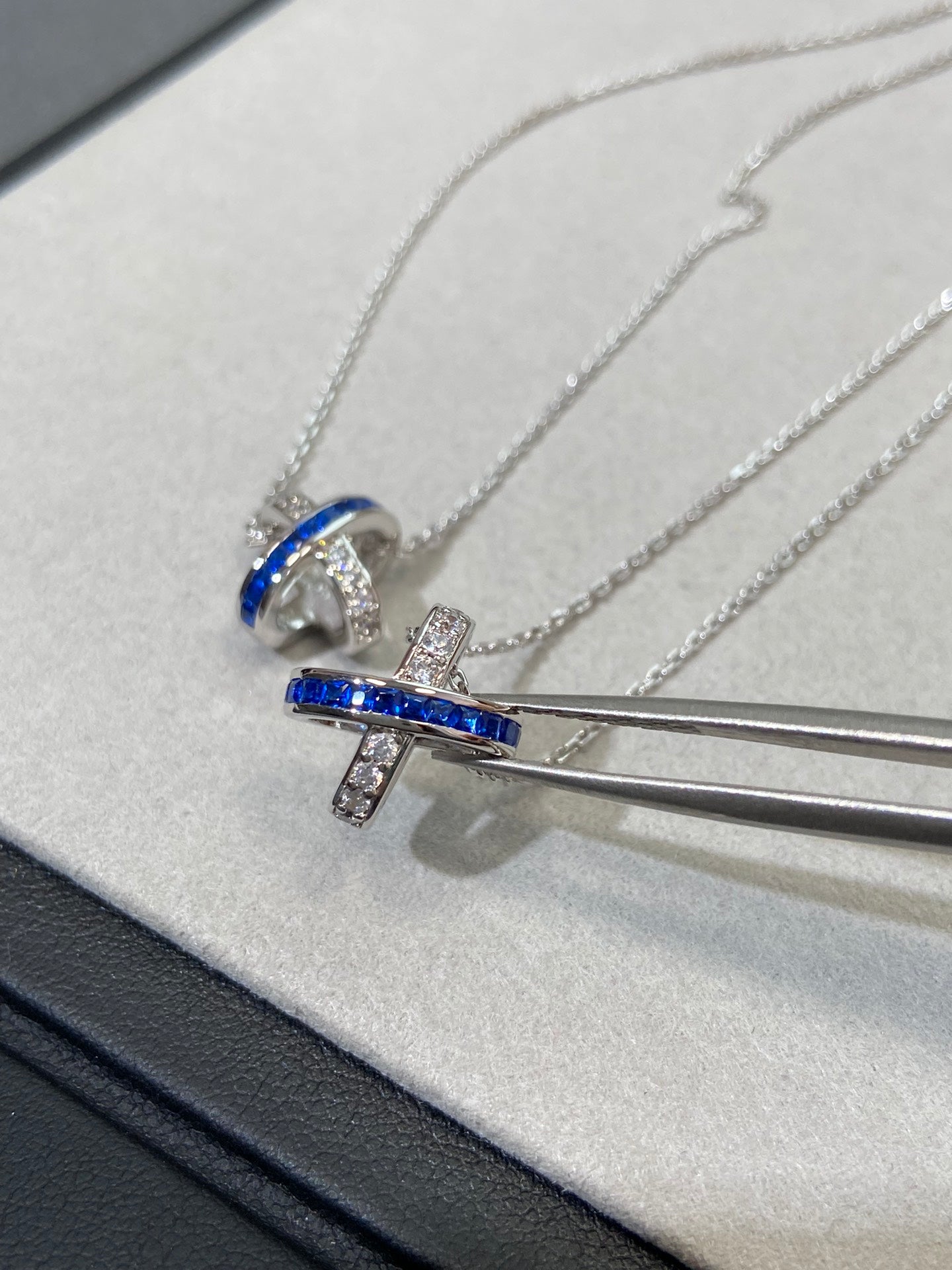ˇGilded EraˇLIENS DIAMOND SILVER NECKLACE