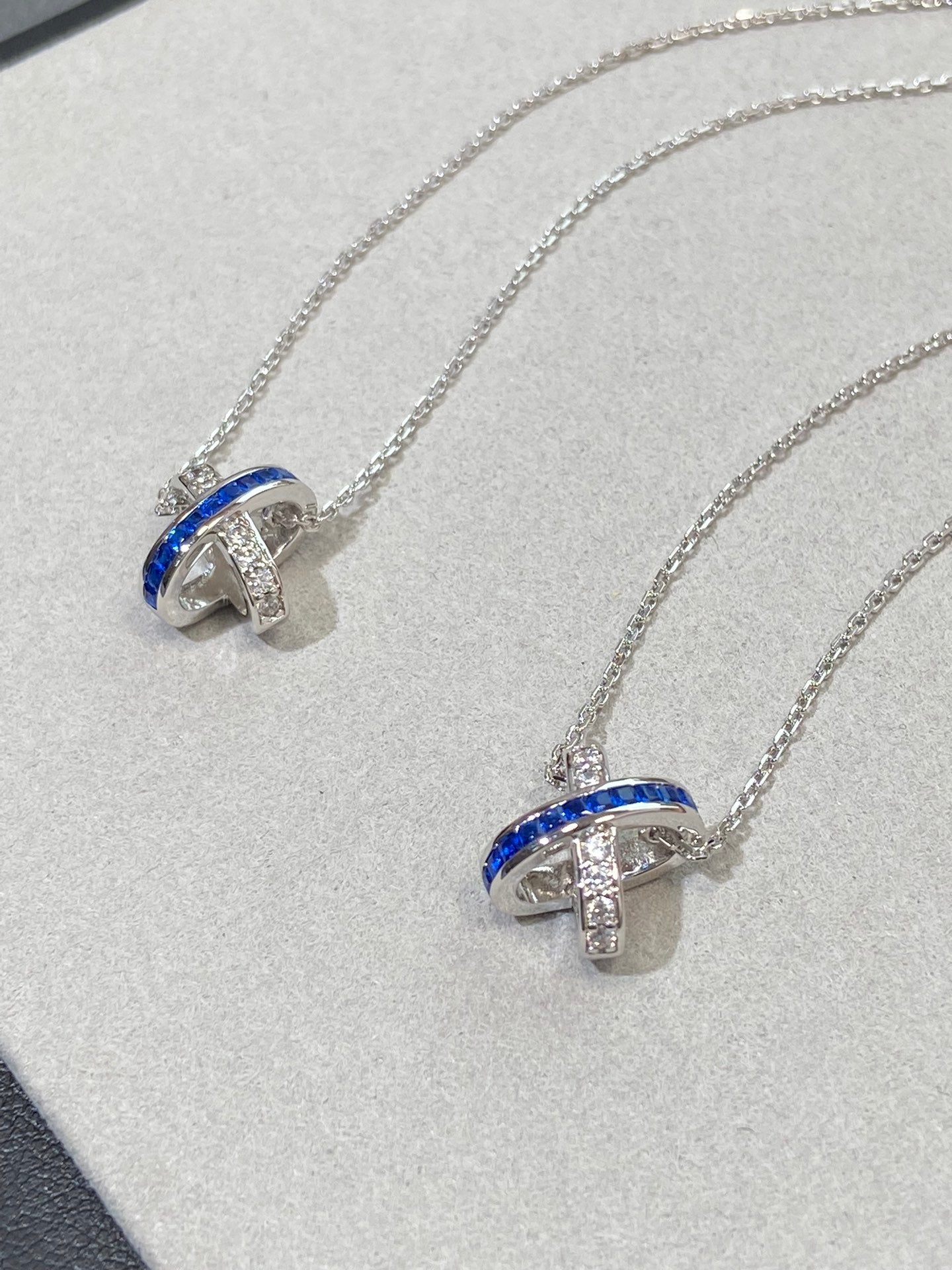 ˇGilded EraˇLIENS DIAMOND SILVER NECKLACE