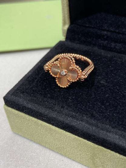 ˇGilded EraˇCLOVER RIVERSIBLE ROSE GOLD RING