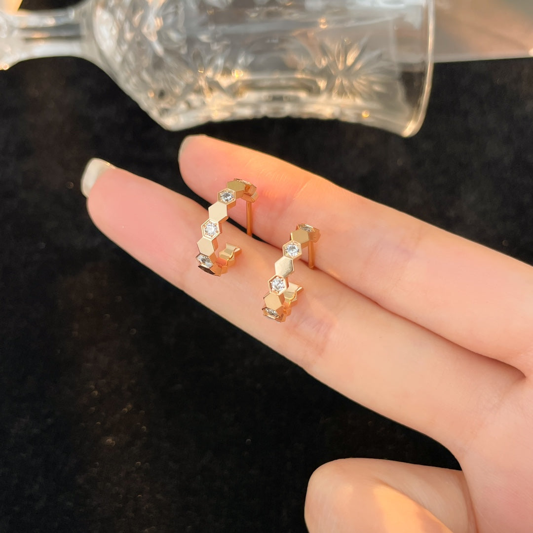 ˇGilded EraˇBEE LOVE DIAMOND HOOP EARRINGS