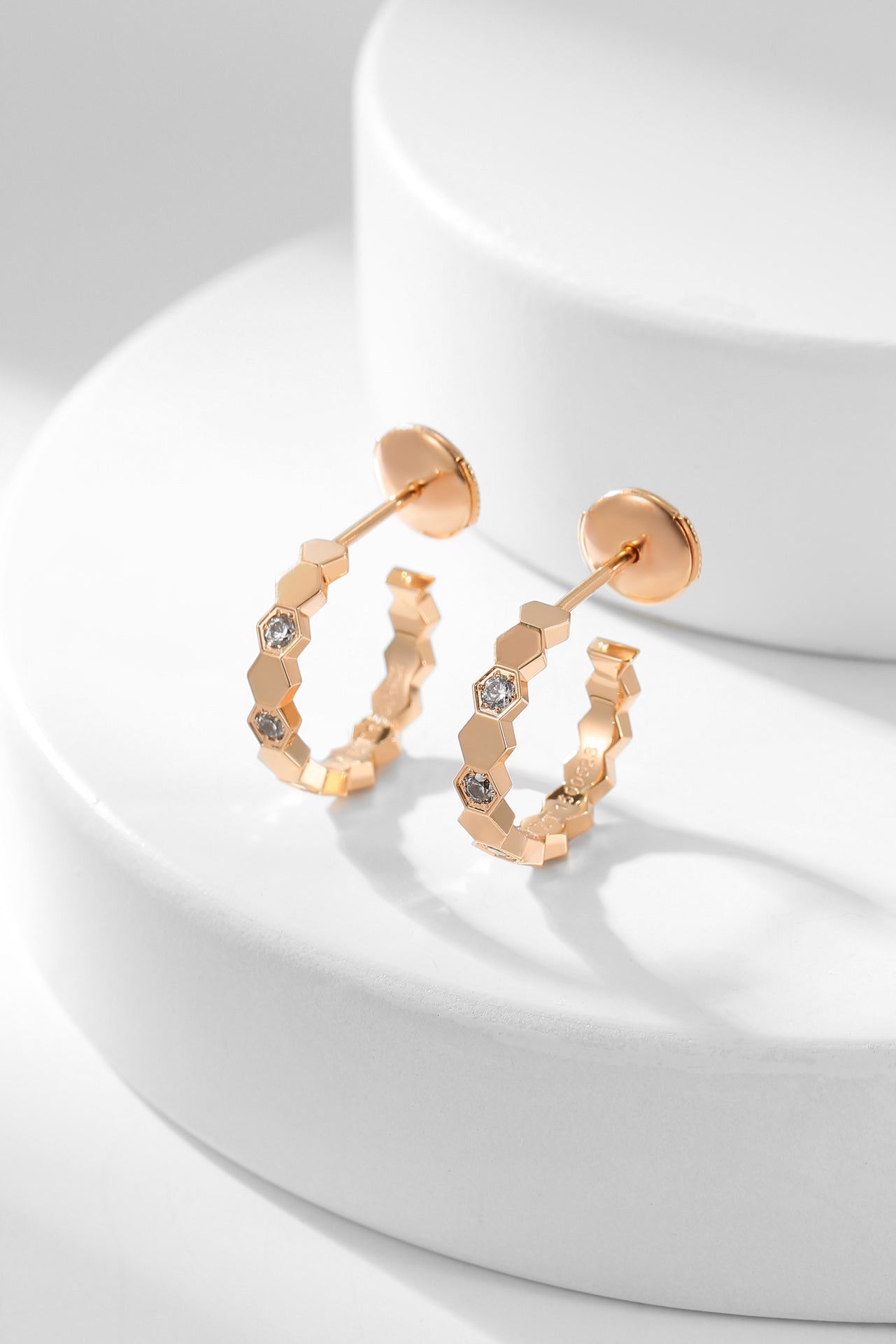 ˇGilded EraˇBEE LOVE DIAMOND HOOP EARRINGS