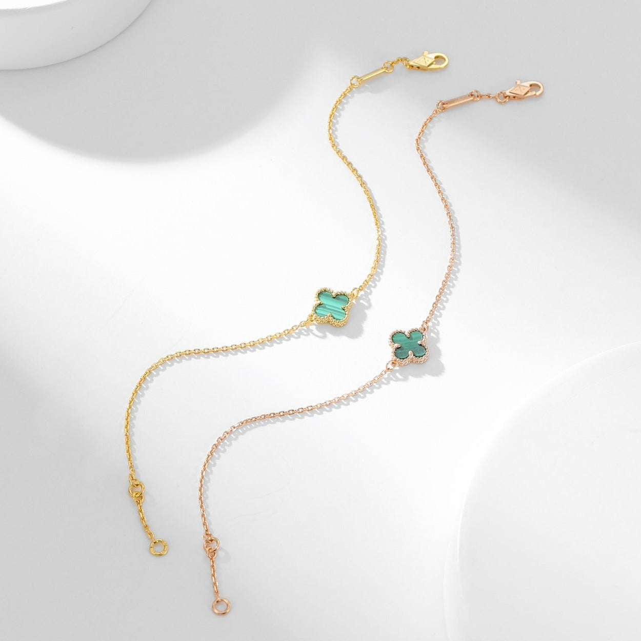 ˇGilded EraˇCLOVER BRACELET MALACHITE 1 MOTIF