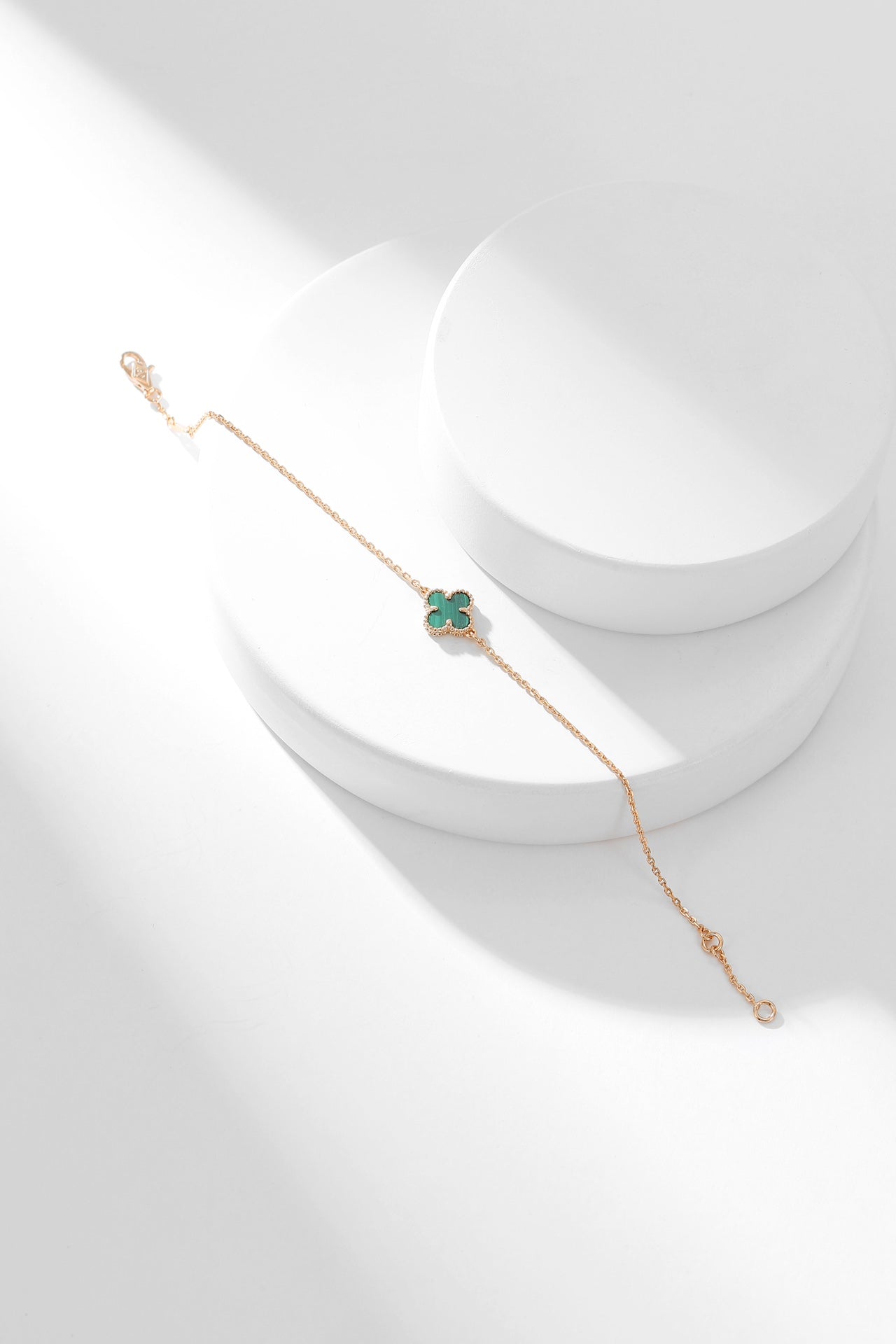 ˇGilded EraˇCLOVER BRACELET MALACHITE 1 MOTIF