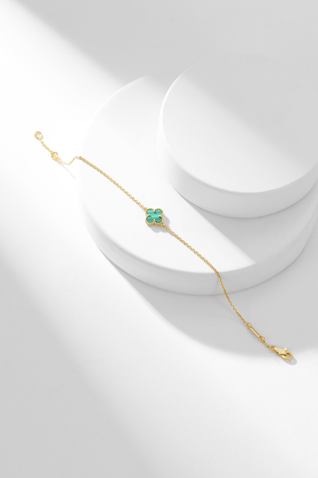 ˇGilded EraˇCLOVER BRACELET MALACHITE 1 MOTIF