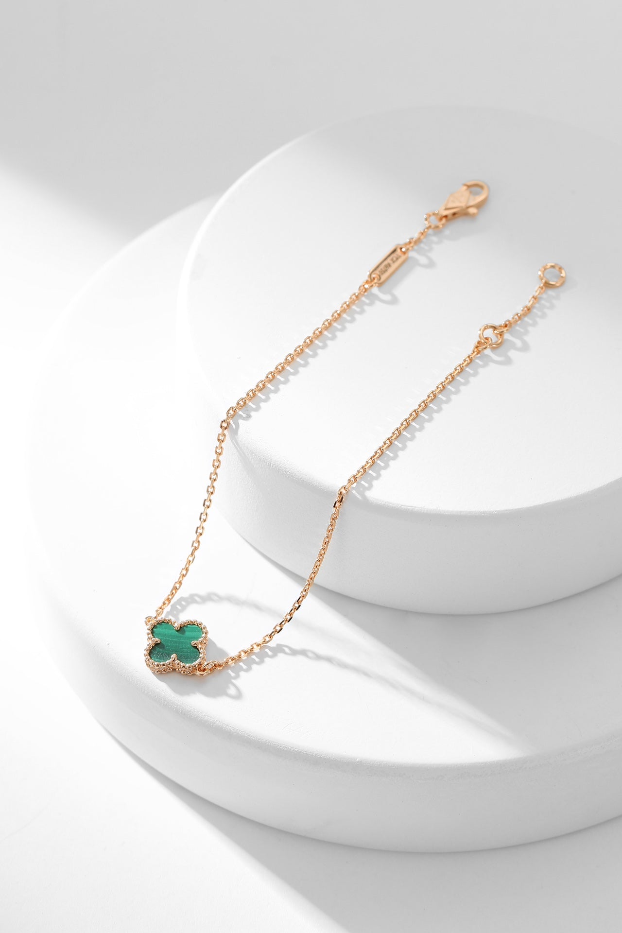 ˇGilded EraˇCLOVER BRACELET MALACHITE 1 MOTIF