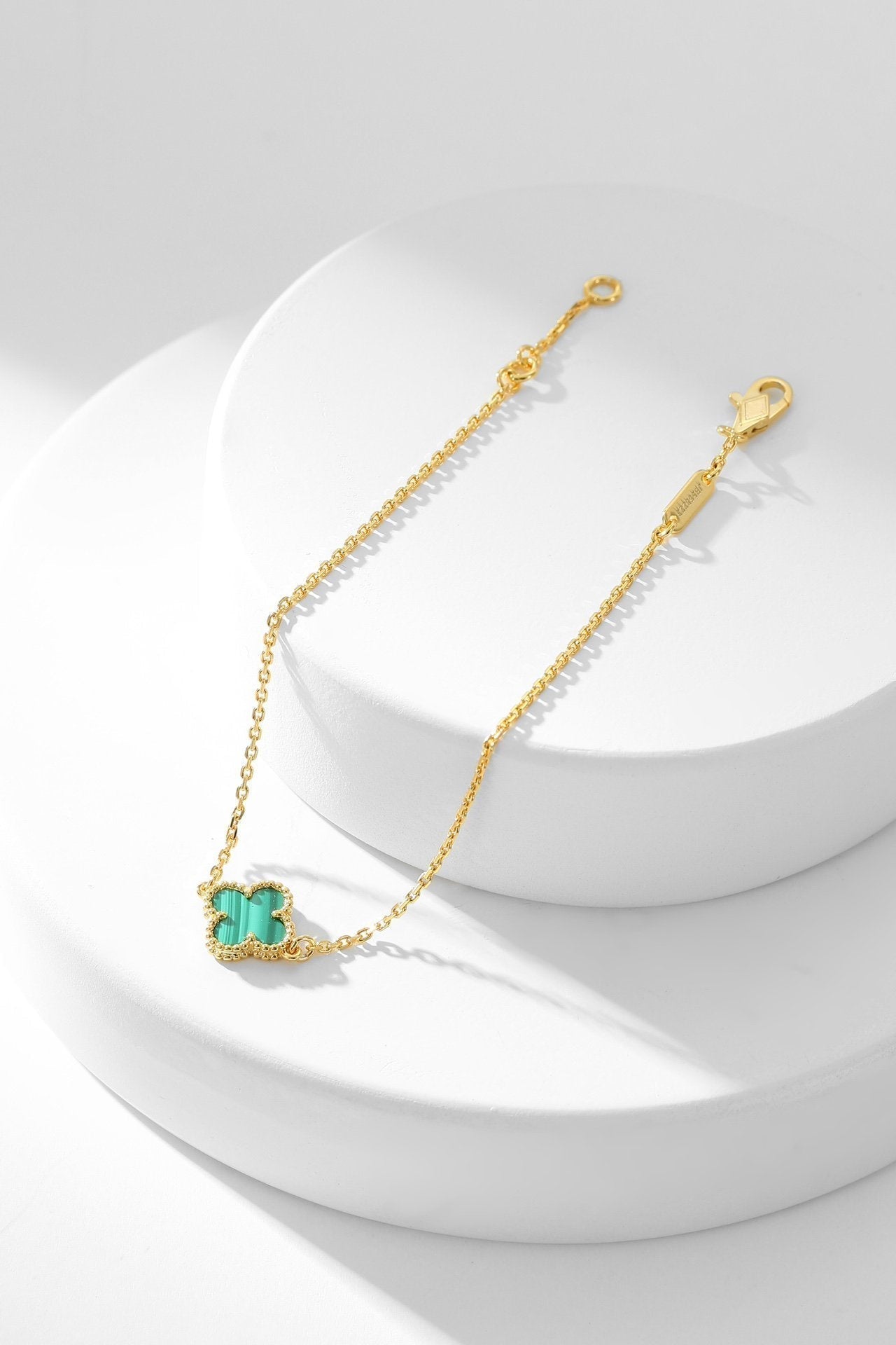 ˇGilded EraˇCLOVER BRACELET MALACHITE 1 MOTIF