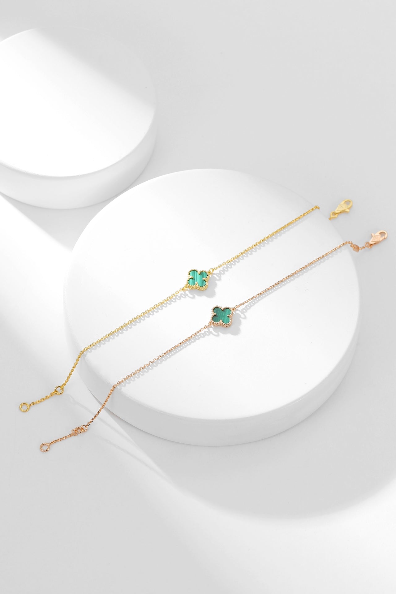 ˇGilded EraˇCLOVER BRACELET MALACHITE 1 MOTIF