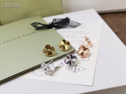 ˇGilded EraˇCLOVER MEDIUM STUD EARRINGS