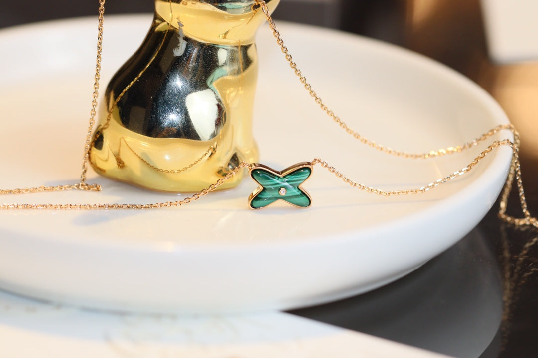 ˇGilded EraˇJEUX MALACHITE 1 DIAMOND PINK GOLD NECKLACE