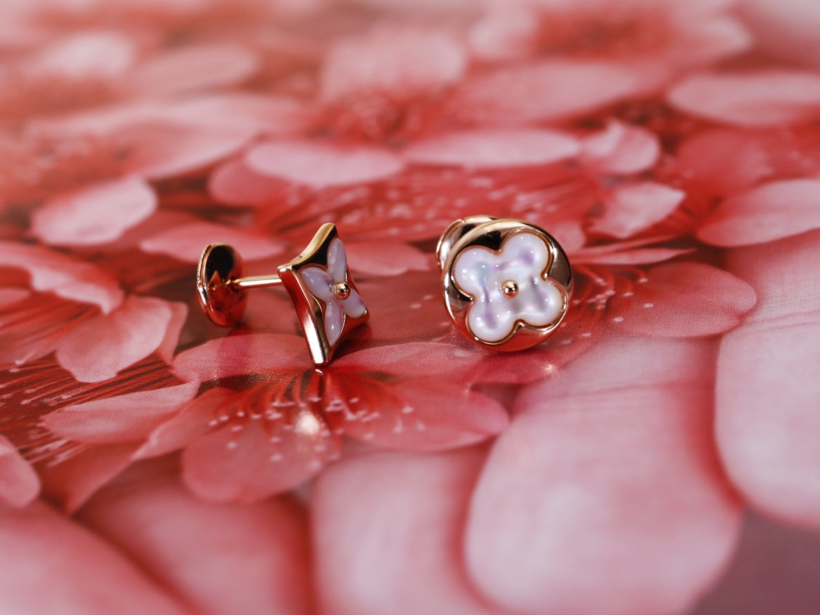 ˇGilded EraˇSTAR AND SUN PINK GOLD MOP STUD EARRINGS